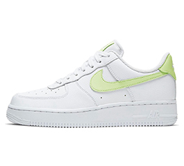 NIKE WMNS AIR FORCE 1  ’07 LIGHT GREEN