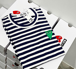 (men) PLAY COMME des GARÇONS Striped T-Shirt (Navy/White)Green Heart