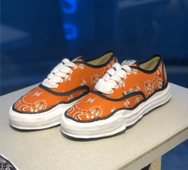 ＂BAKER＂ OG Sole Bandana Low-top Sneaker MAISON MIHARA YASUHIRO ORANGE