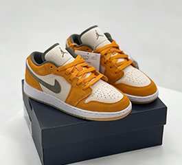 NIKE GS AIR JORDAN 1 LOW LIGHT CURRY MEDIUM OLIVE