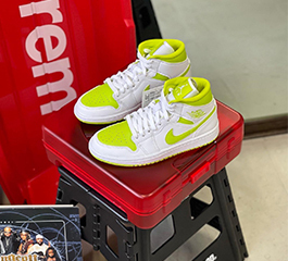 NIKE WMNS AIR JORDAN 1 MID WHITE ATOMIC GREEN