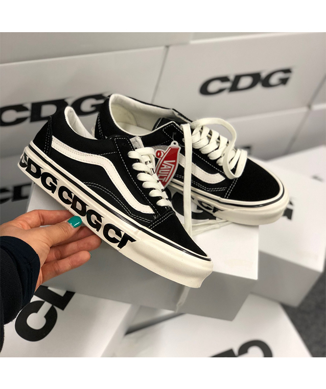 COMME des GARÇONS x VANS VAULT