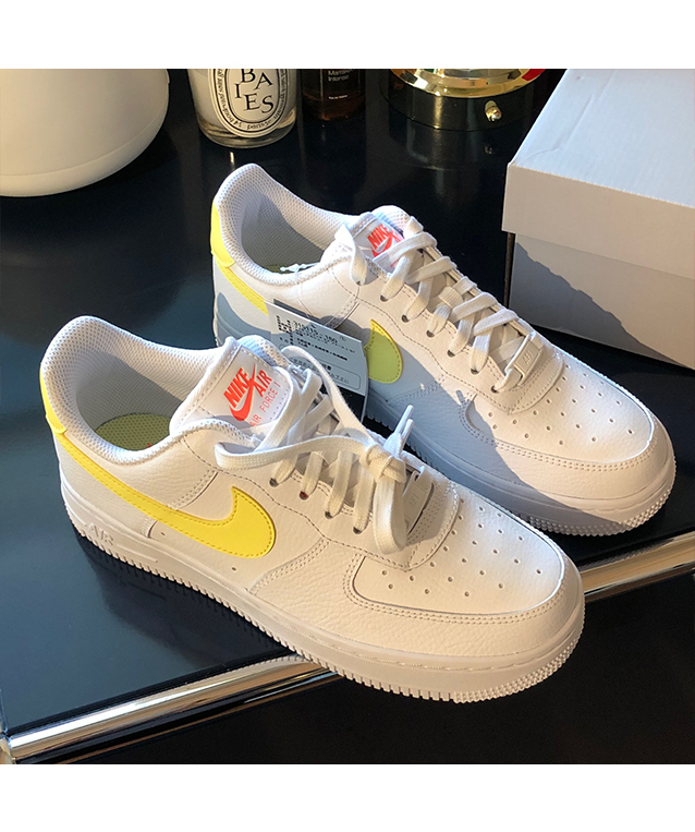 NIKE WMNS AIR FORCE 1  ’07 YELLOW