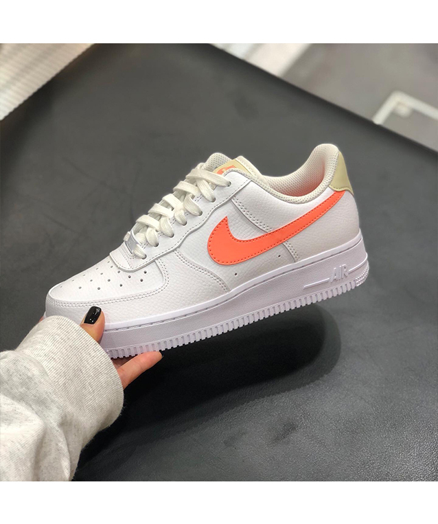 NIKE WMNS AIR FORCE 1  ’07 Orange